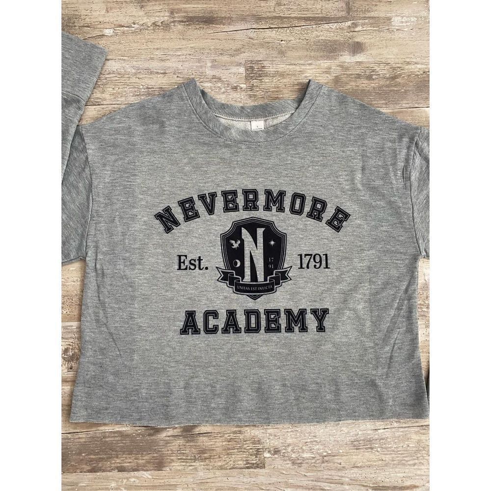NEVERMORE ACADEMY Wednesday Sweatshirt Lightweight Cropped Womens Size Large